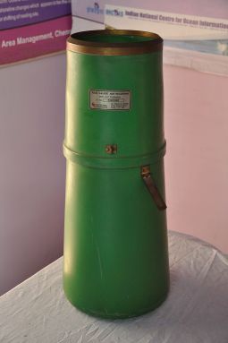 800px-Rain_Gauge_-_Kolkata_2012-01-23_8706